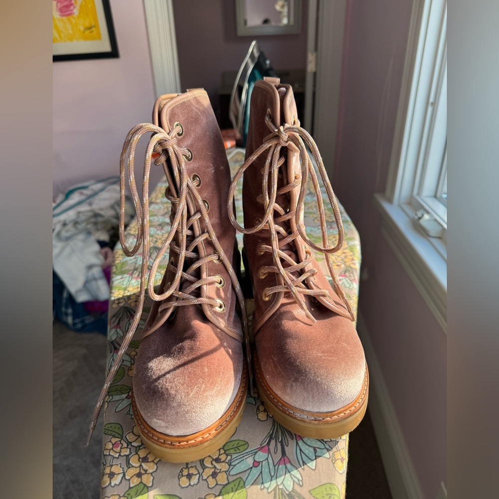 Stuart Weitzman Pink/Mauve Velvet and Leather Combat boot size 8 - Picture 6 of 16
